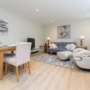 https://spacious-apartment-in-the-heart-of-brighton.brighton-hotels-england.com